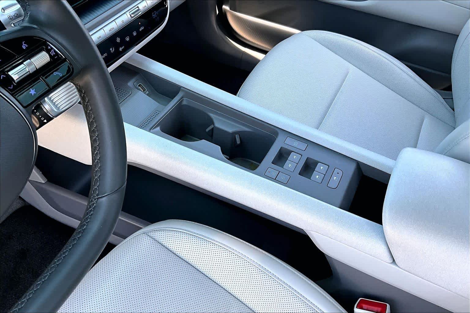 Used 2025 Serenity White Hyundai SEL image 17