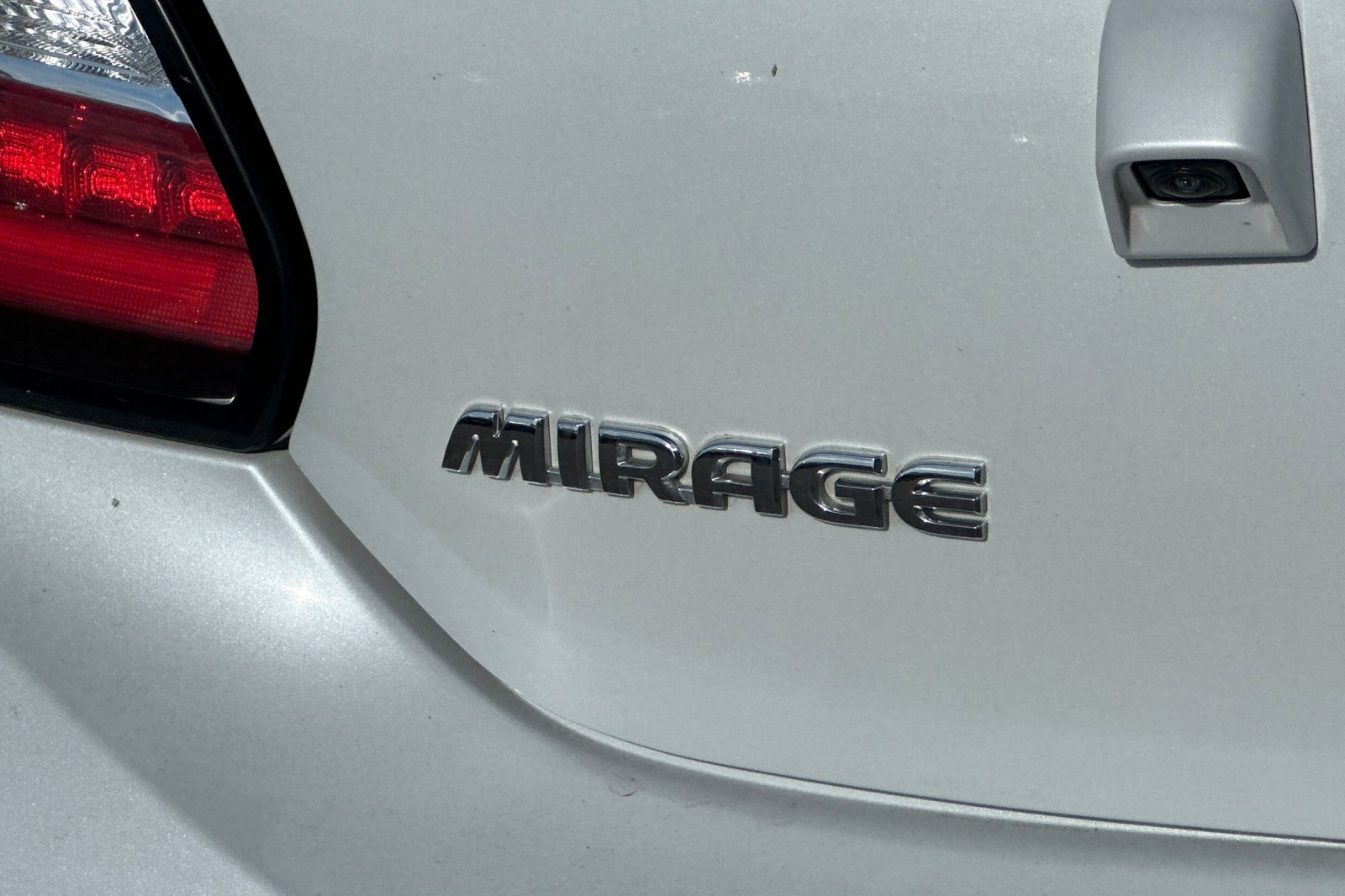 Used 2024 White Mitsubishi  image 7