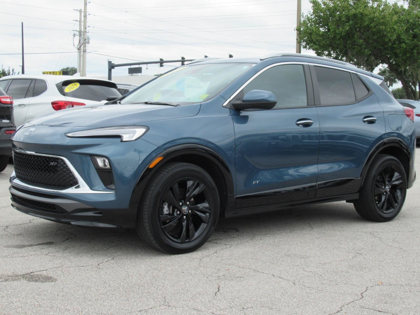 Used 2025 Blue Buick Sport Touring image 3