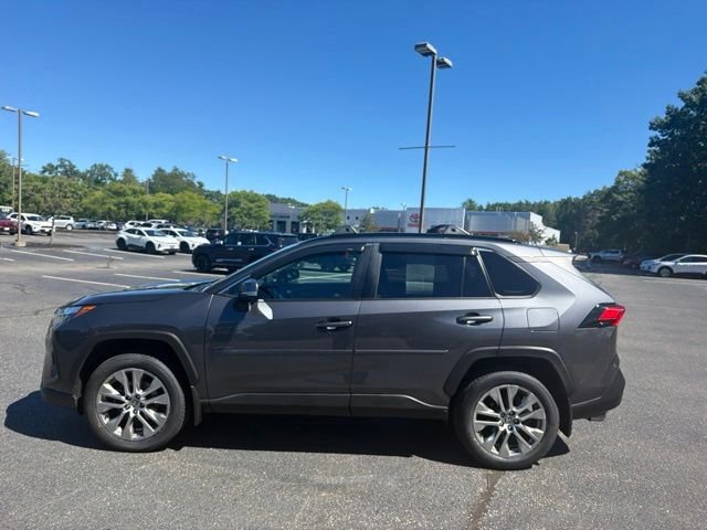 Used 2023 Magnetic Gray Metallic Toyota XLE Premium image 5