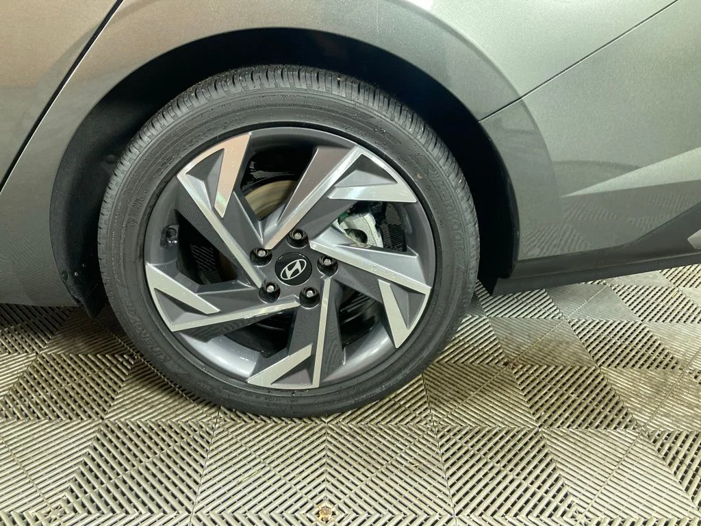 Used 2025 Gray Hyundai SEL Convenience image 23