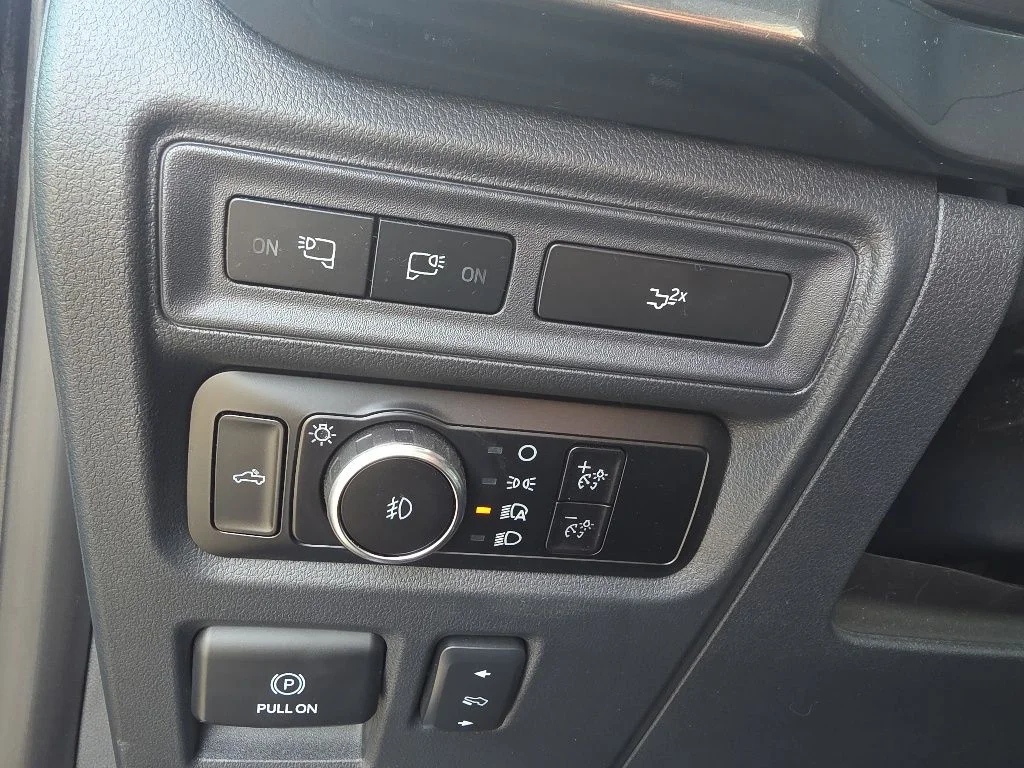 Used 2023 Black Ford XLT image 17