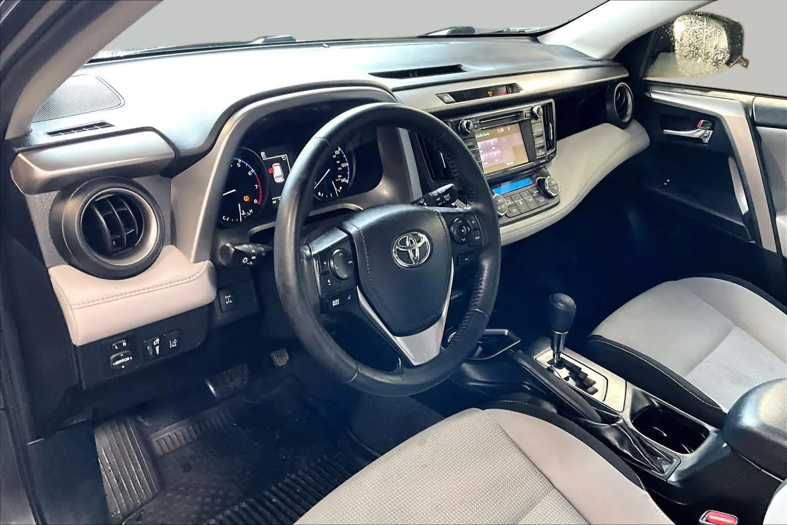Used 2018 Magnetic Gray Metallic Toyota XLE image 17
