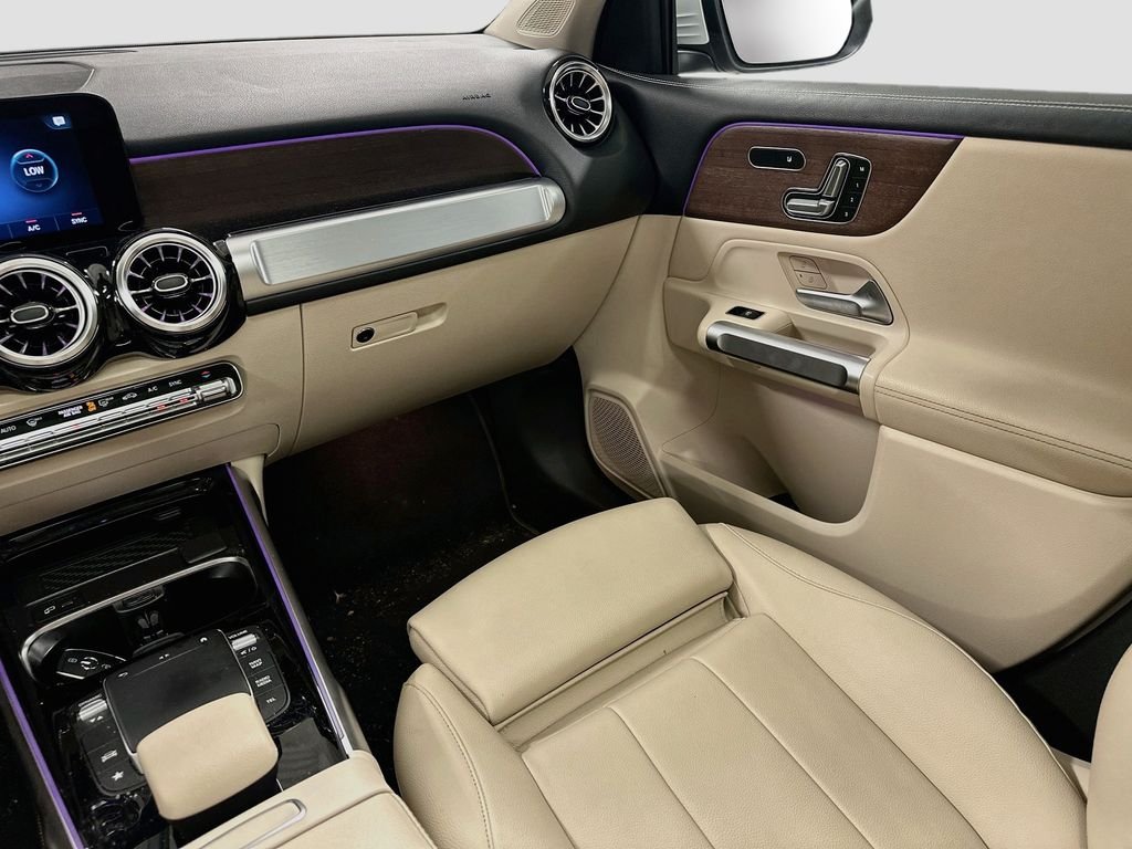 Used 2023 White Mercedes-Benz GLB 250 image 23