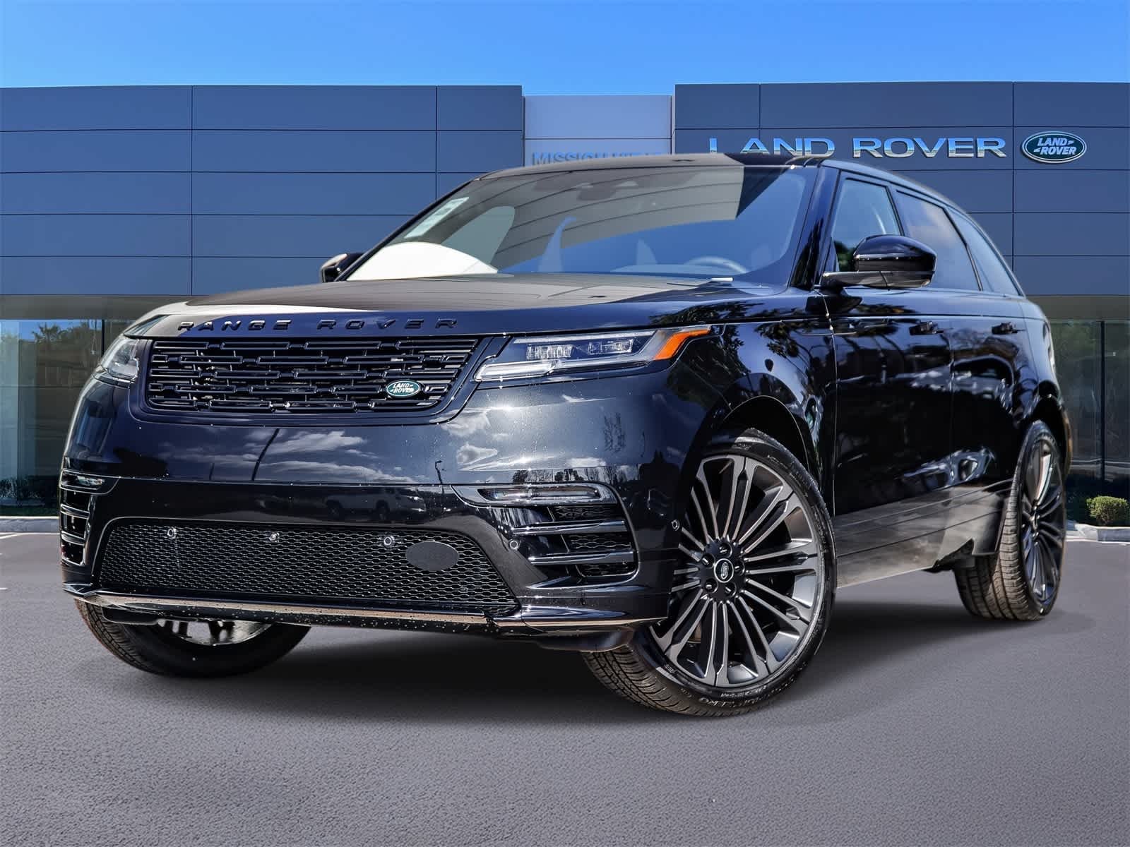 2026 Land Rover Range Rover Velar Dynamic SE