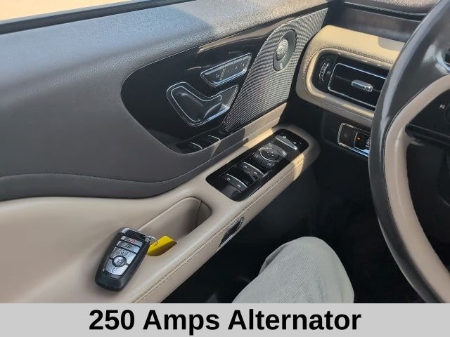 Used 2020 White Metallic Lincoln Reserve image 11