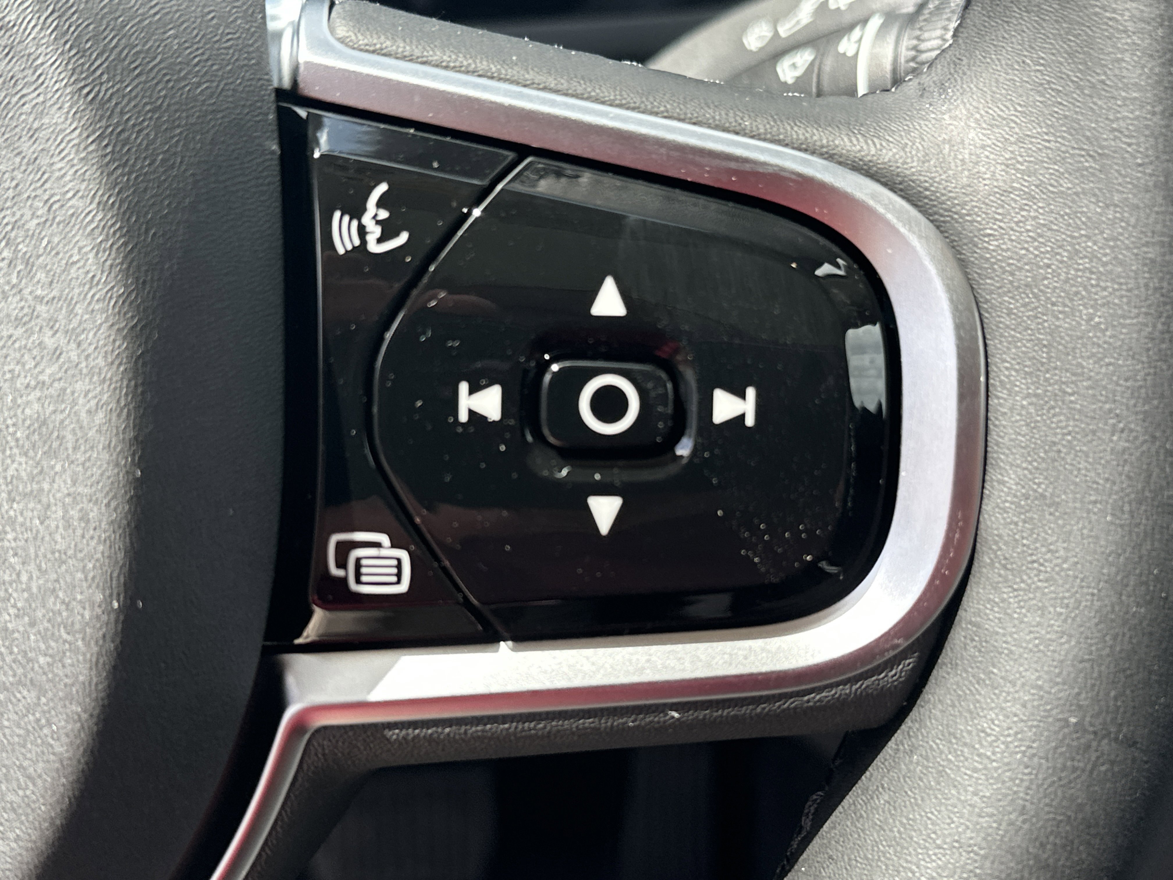New 2026 Crystal White Volvo Plus image 21