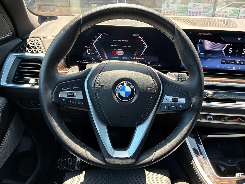 Used 2026 White BMW xDrive40i image 15