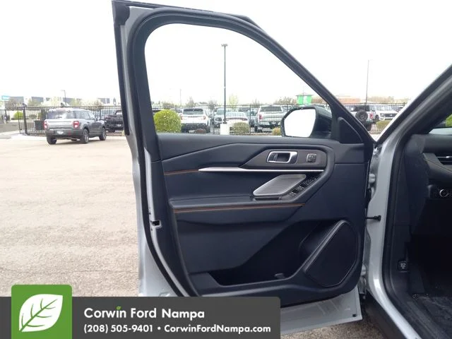New 2026 Space White Metallic Ford Tremor image 10