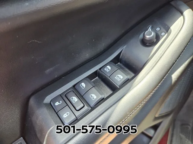 Used 2023 Red Jeep Altitude image 27