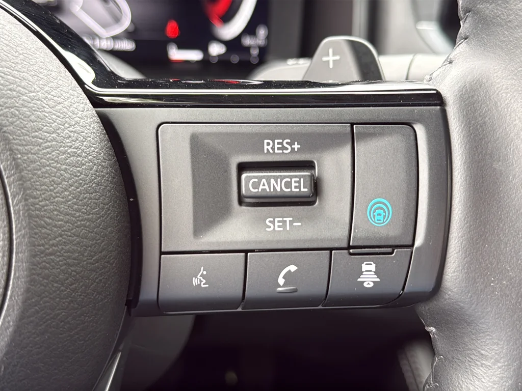 Used 2023 Black Nissan Platinum image 19