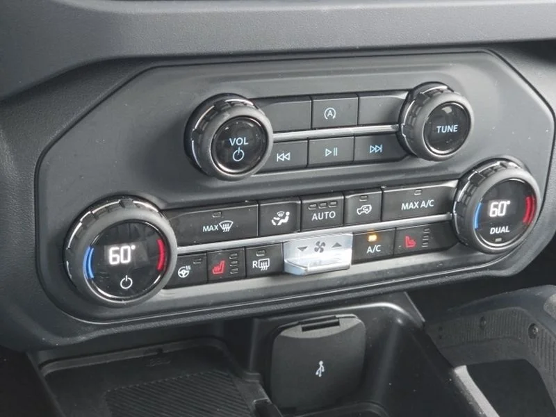 Used 2025 Shadow Black Ford Badlands image 22