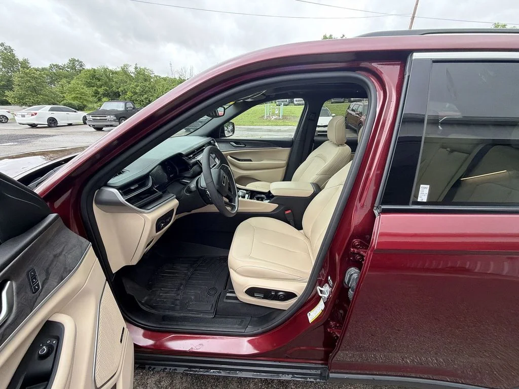 Used 2023 Red Jeep Limited image 11