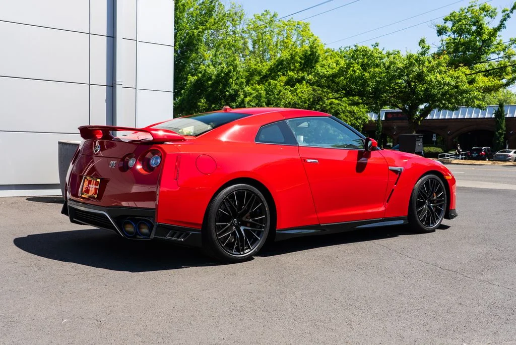 Used 2020 Red Nissan Premium image 6