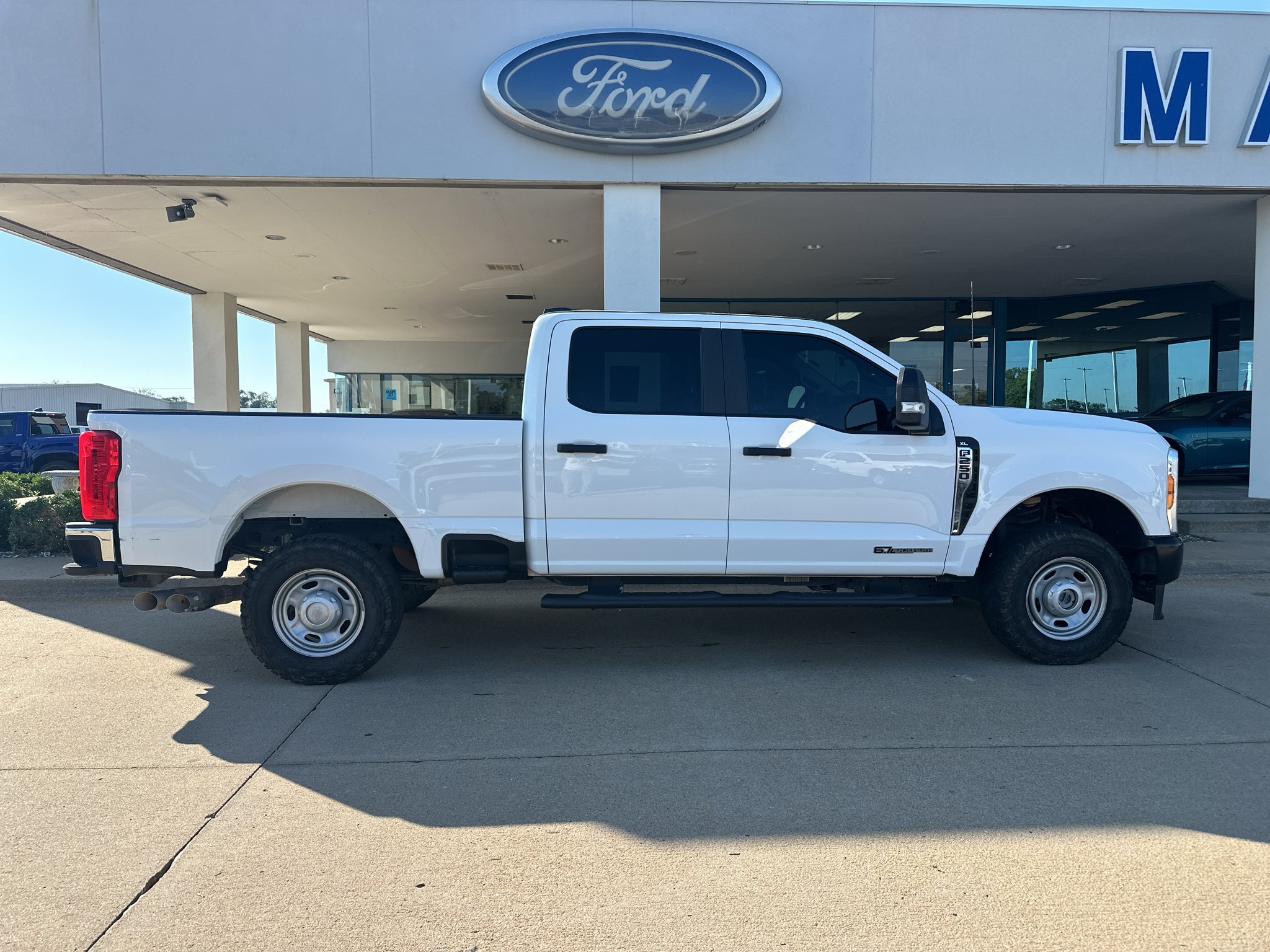 Used 2023 Oxford White Ford XL image 10