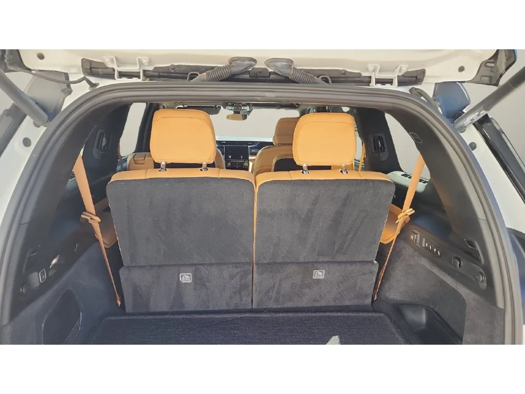 Used 2023 White Jeep Summit image 12