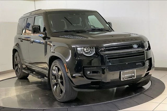 Certified Used 2023 Black Land Rover X-Dynamic SE image 15