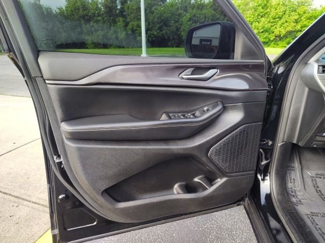 Used 2023 Black Jeep Laredo image 10
