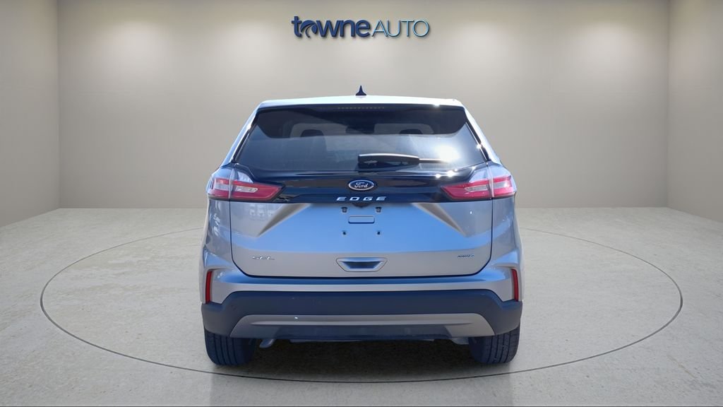Used 2024 Silver Ford SEL image 4