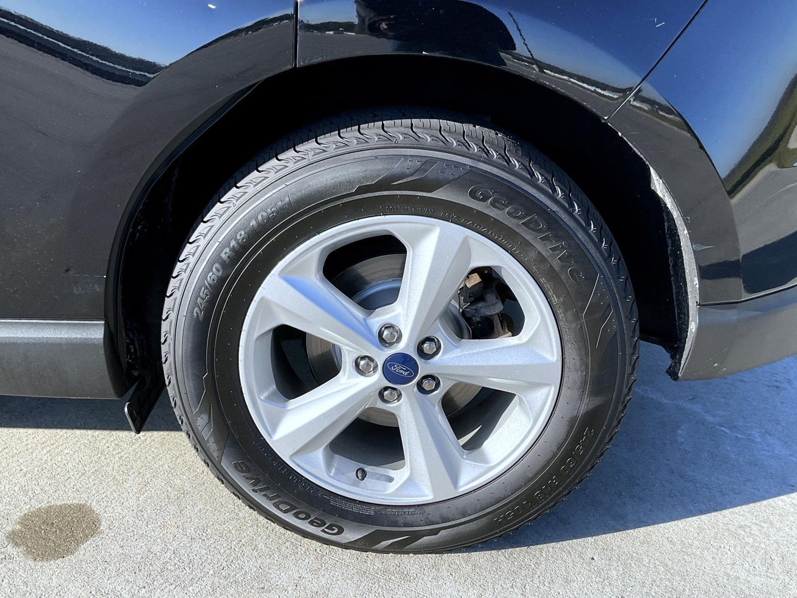 Used 2018 Black Ford SE image 27