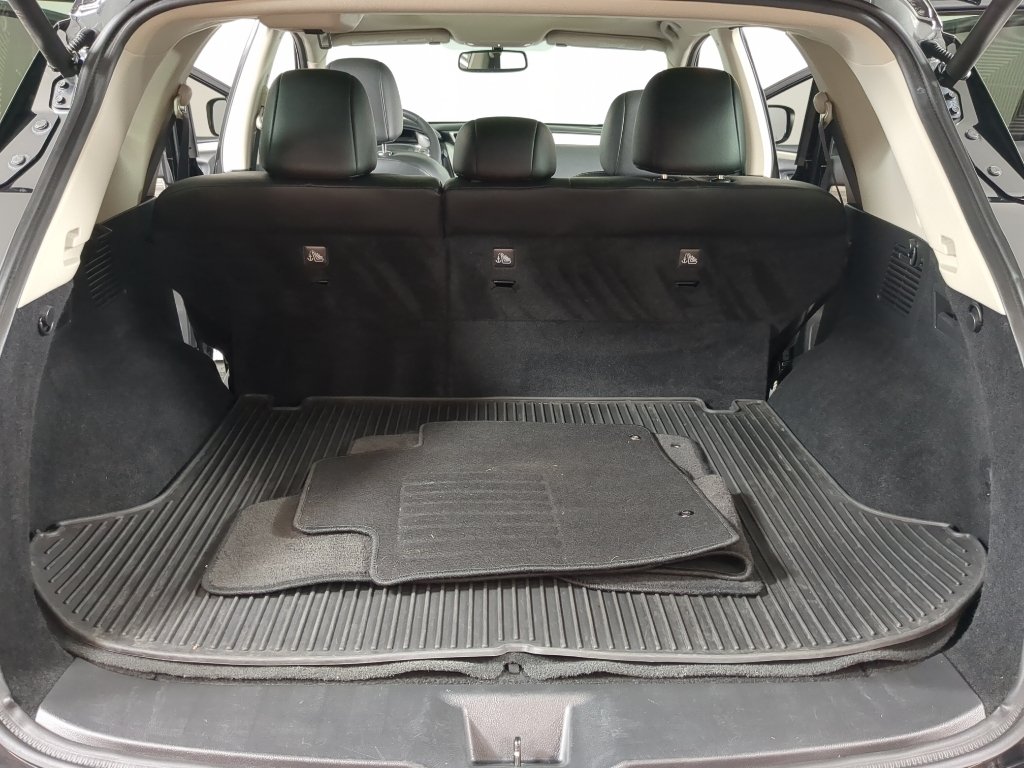 Used 2017 Magnetic Black Metallic Nissan Platinum image 18