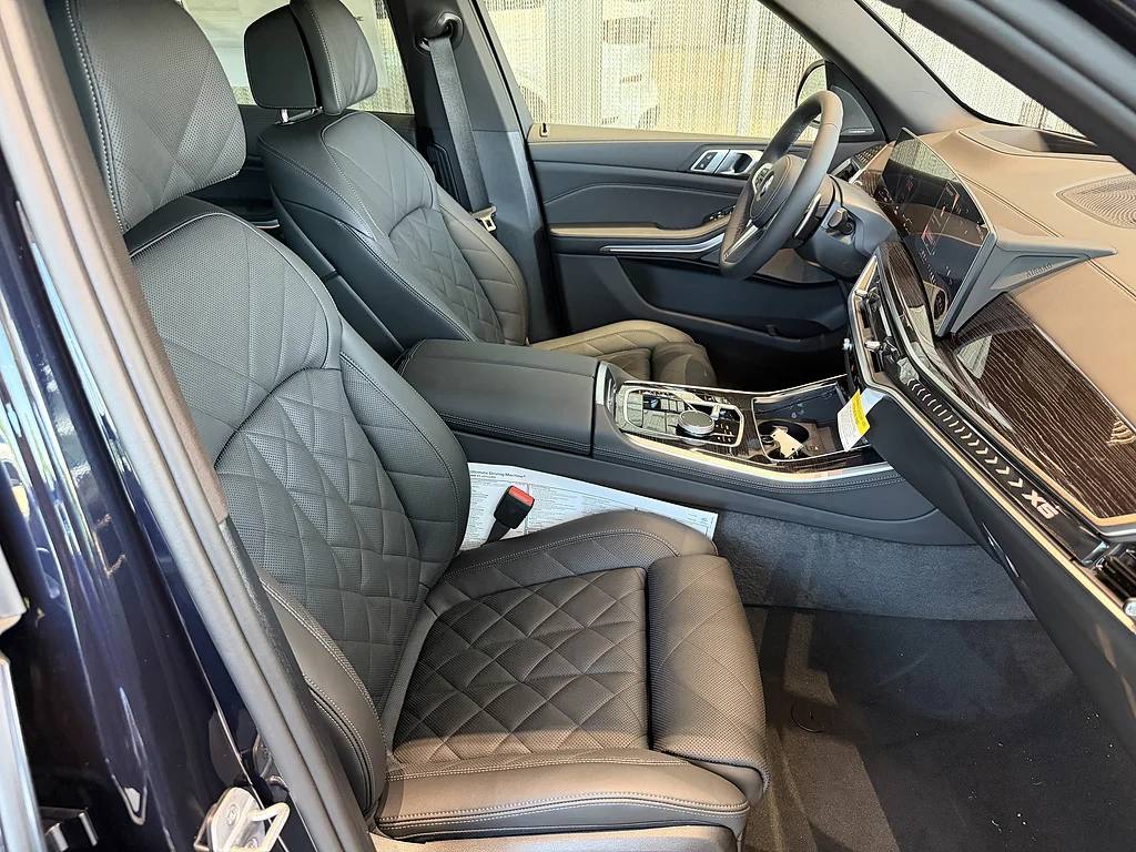 New 2026 Carbon Black Metallic BMW xDrive40i image 14