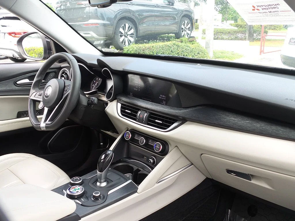 Used 2019 Black Alfa Romeo Base image 23