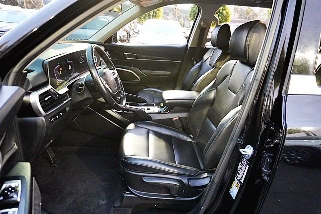Used 2024 Black Kia LX image 13