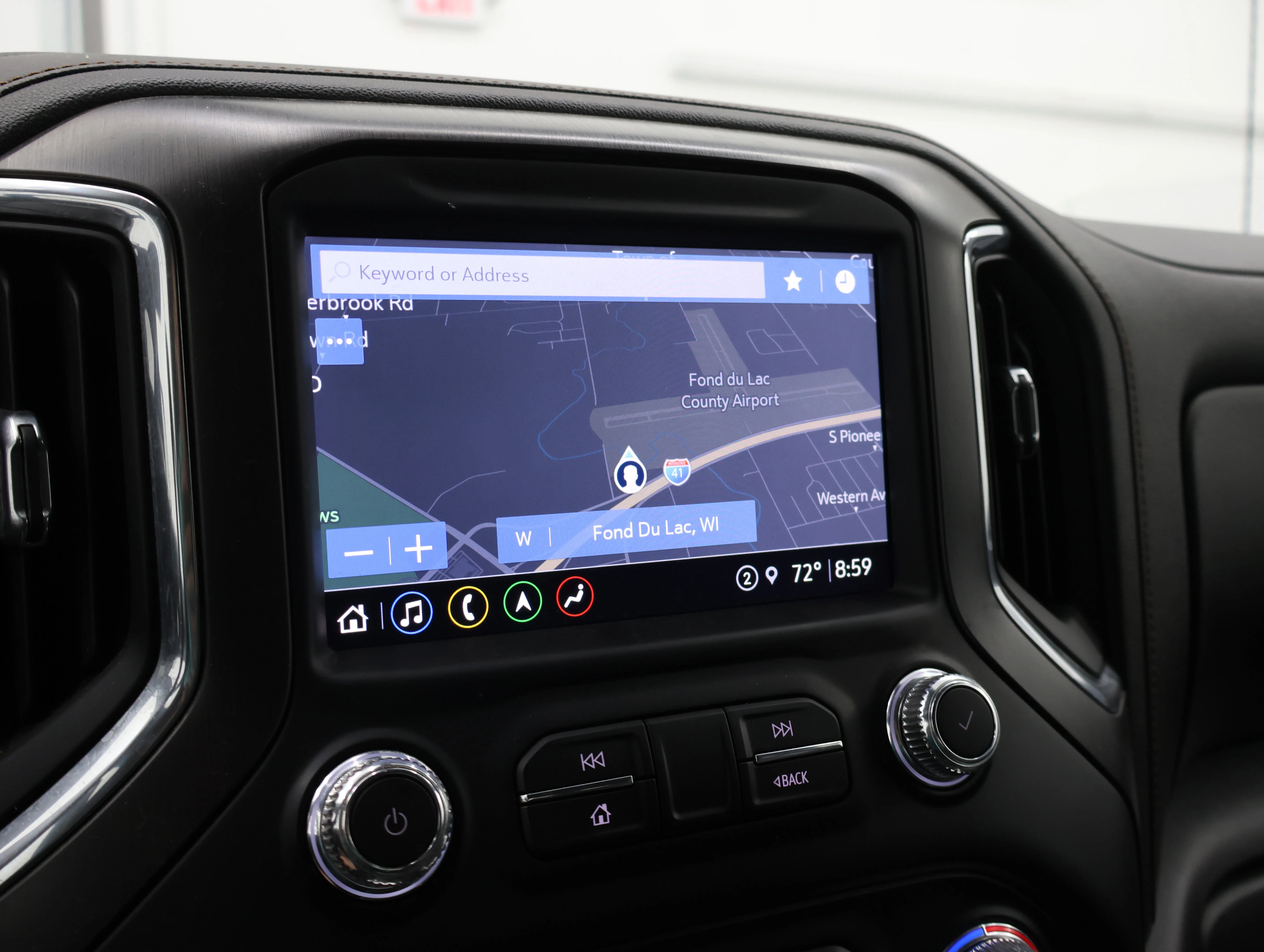 Used 2022 Summit White GMC AT4 image 11