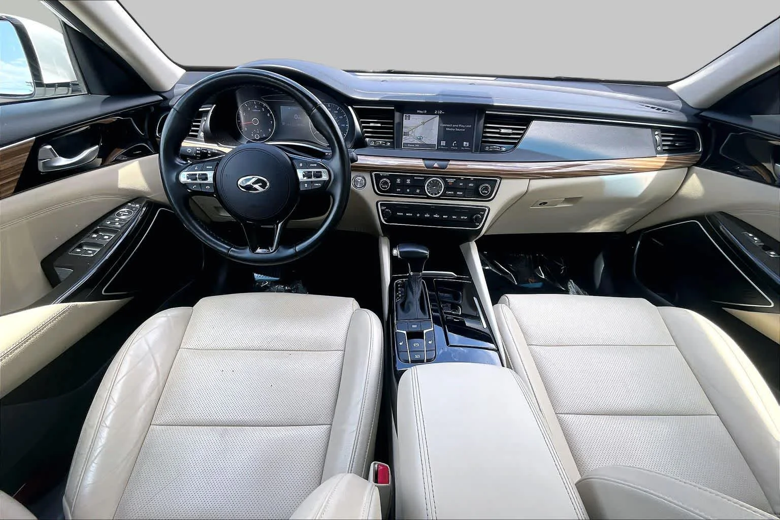 Used 2019 Snow White Pearl Kia Technology image 25