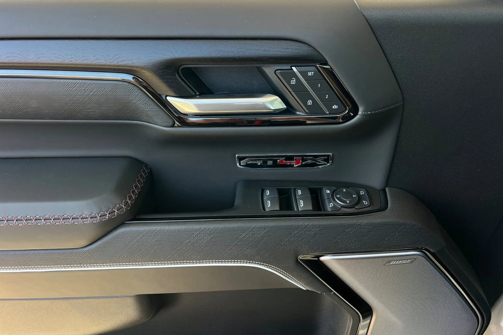 2026 GMC Sierra 1500 AT4X - Photo 9