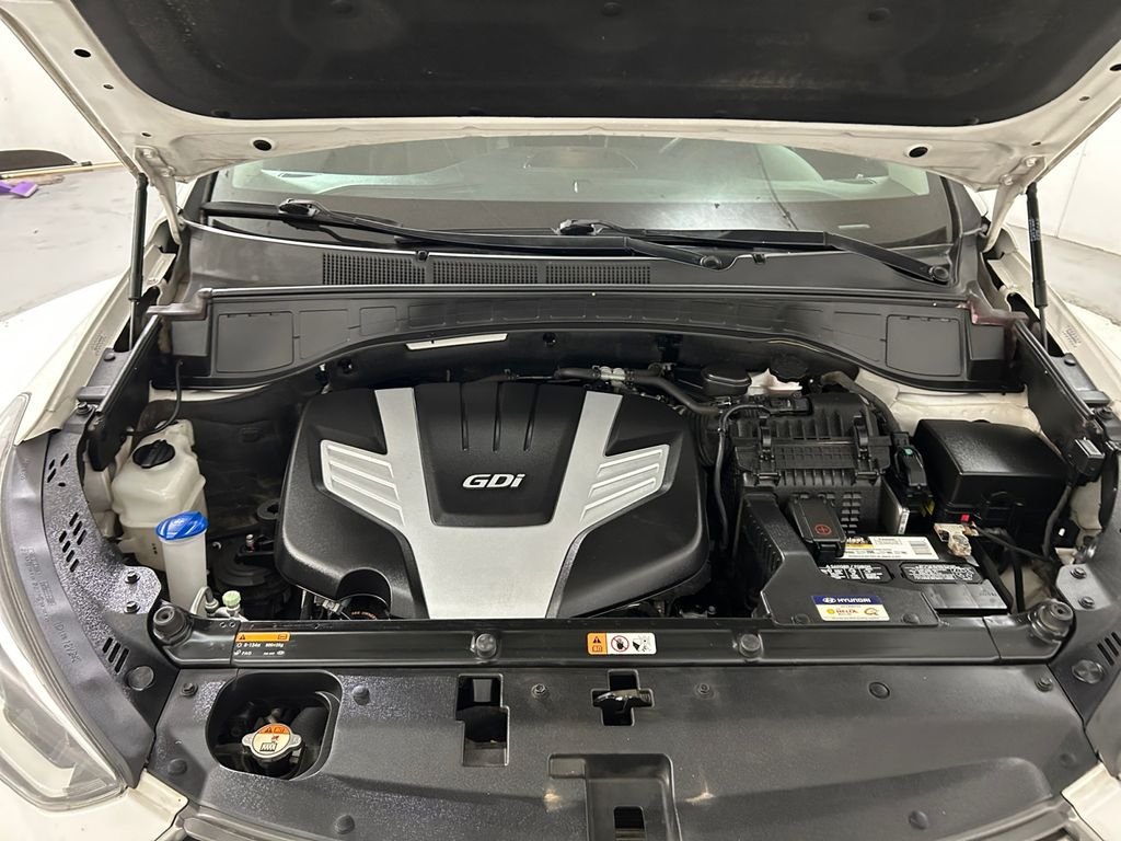 Used 2019 White Hyundai SE image 21