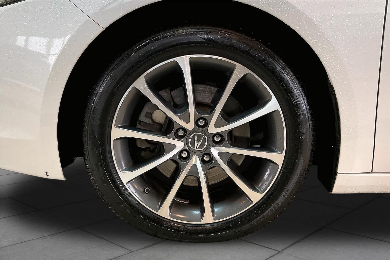 Used 2015 Bellanova White Pearl Acura V6 Tech image 11