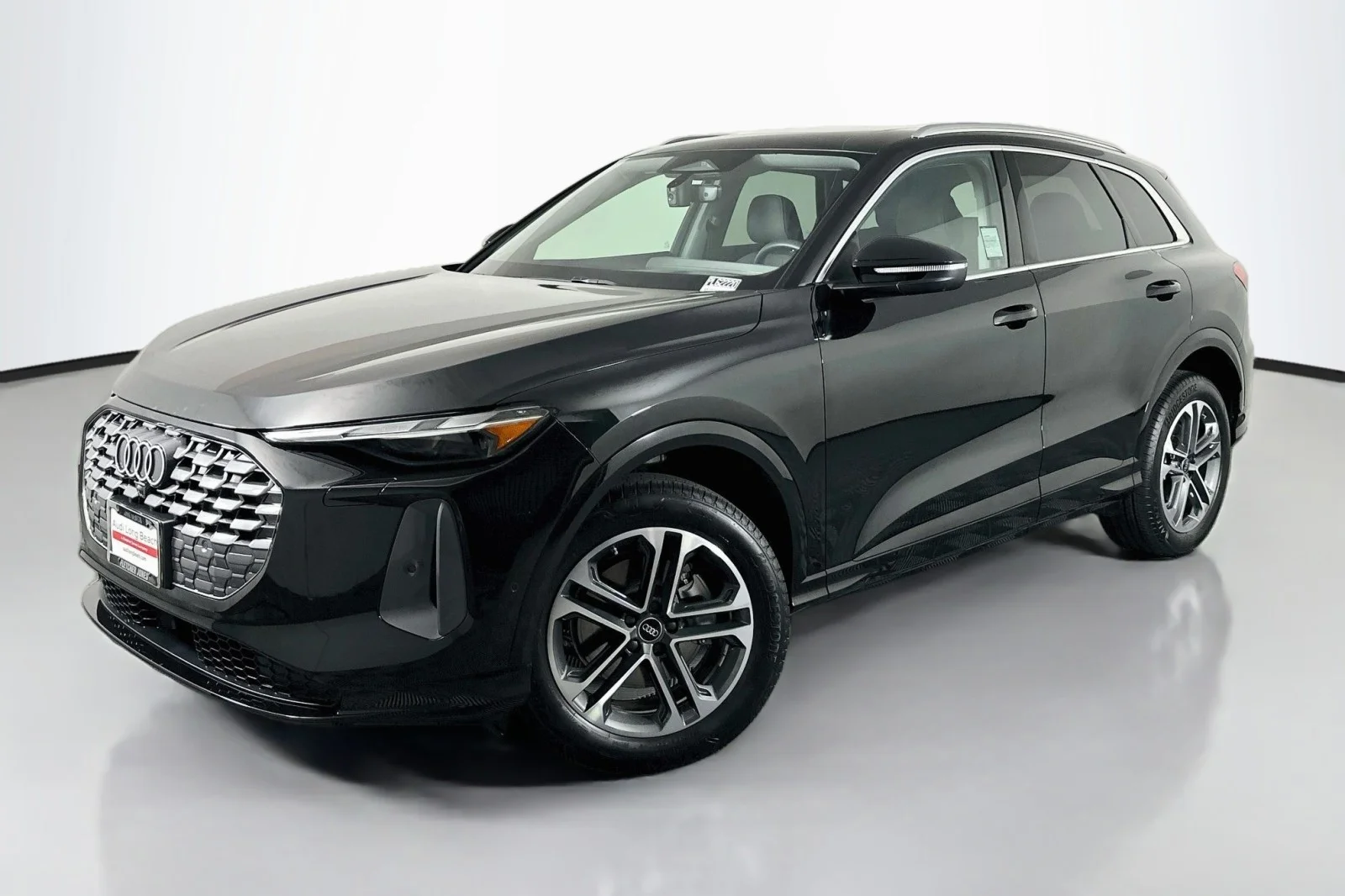 <span style='font-size: 28px; color:#111'>Luxury Loaner 2026 Q5 SUV</span>
