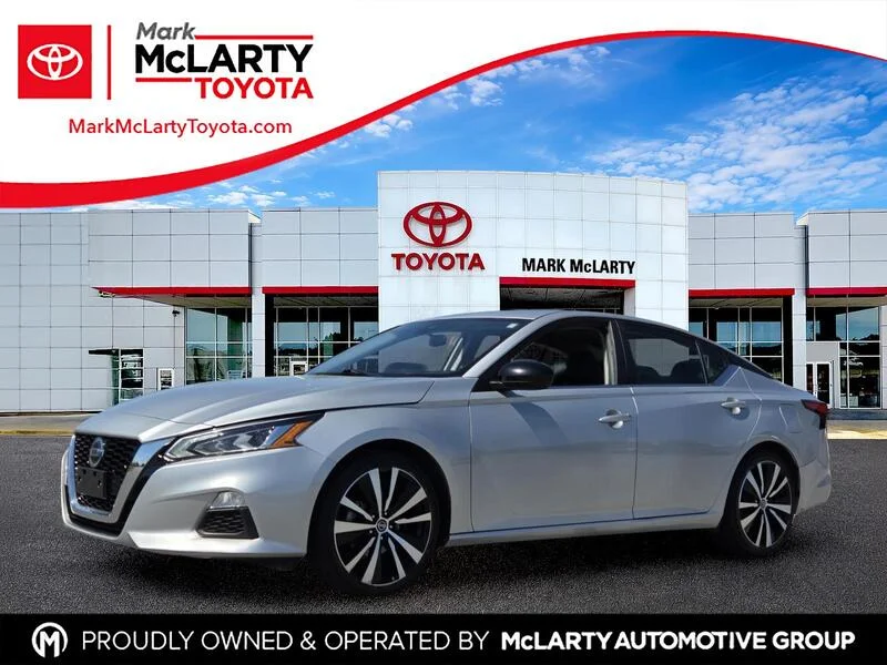 Used 2022 Brilliant Silver Metallic NISSAN 2.5 SR SEDAN image 1