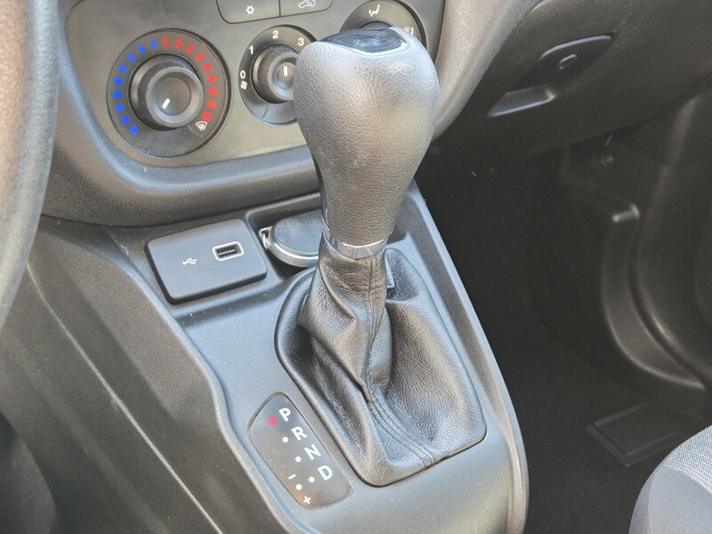 Used 2022 White Ram Base image 32