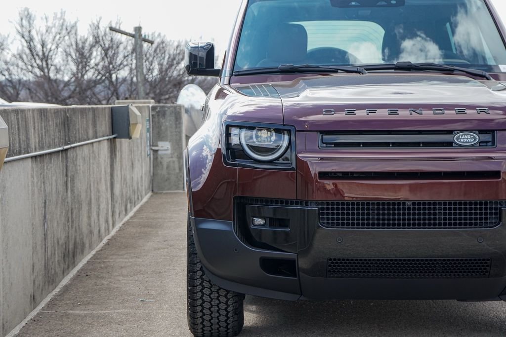 New 2026 Sedona Red Metallic Land Rover S image 5