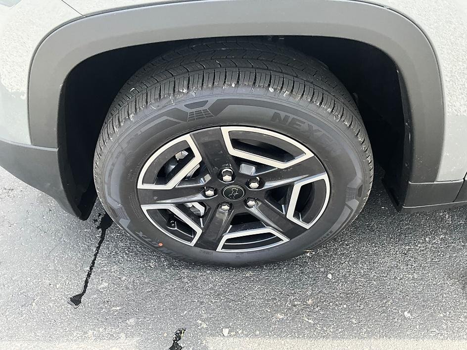 New 2026 Sting-Gray Clearcoat Jeep Limited image 11
