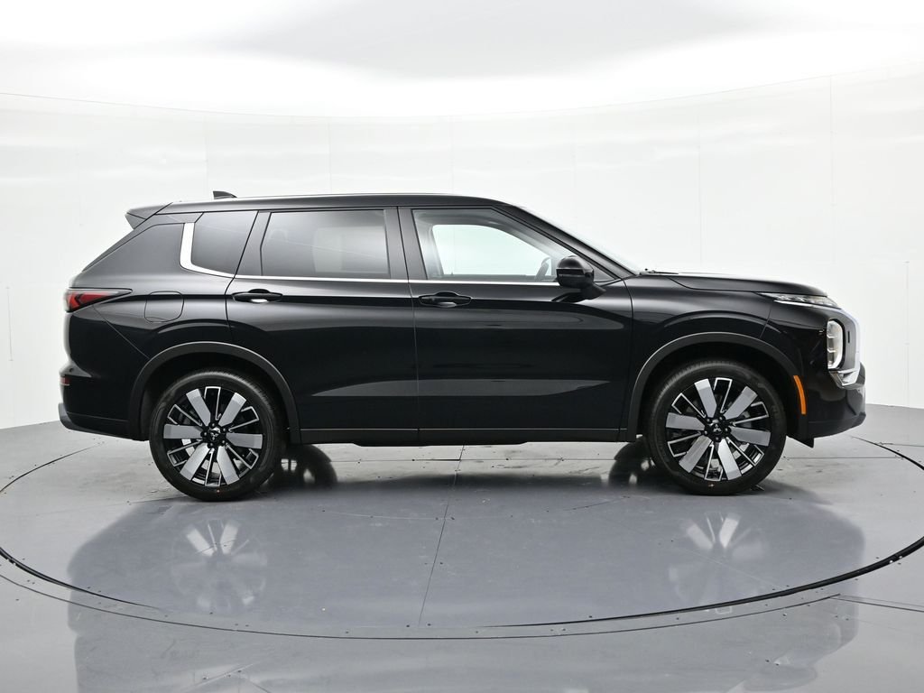 New 2026 Black Mitsubishi SE image 4