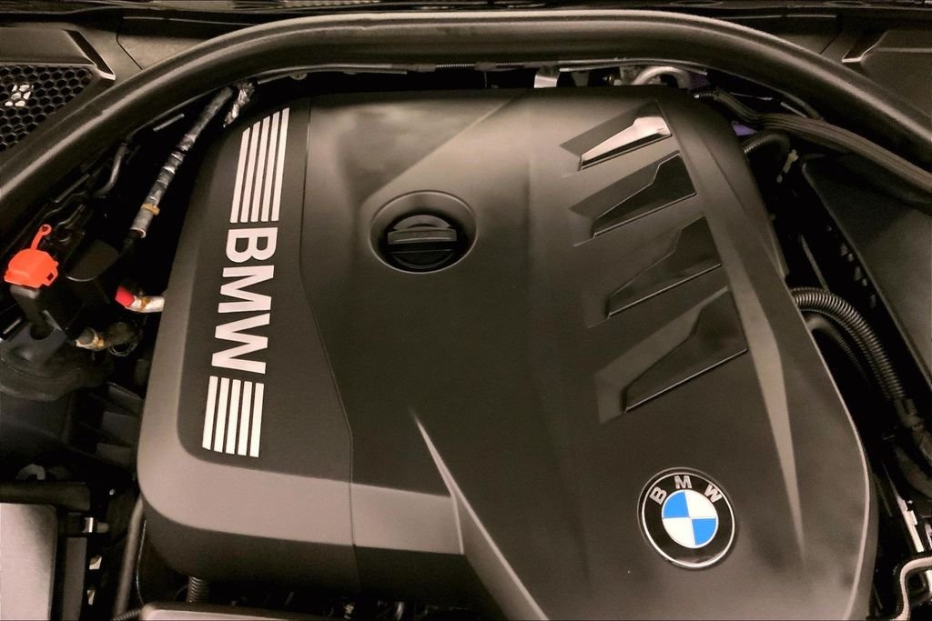 Used 2025 Skyscraper Grey Metallic BMW  image 31