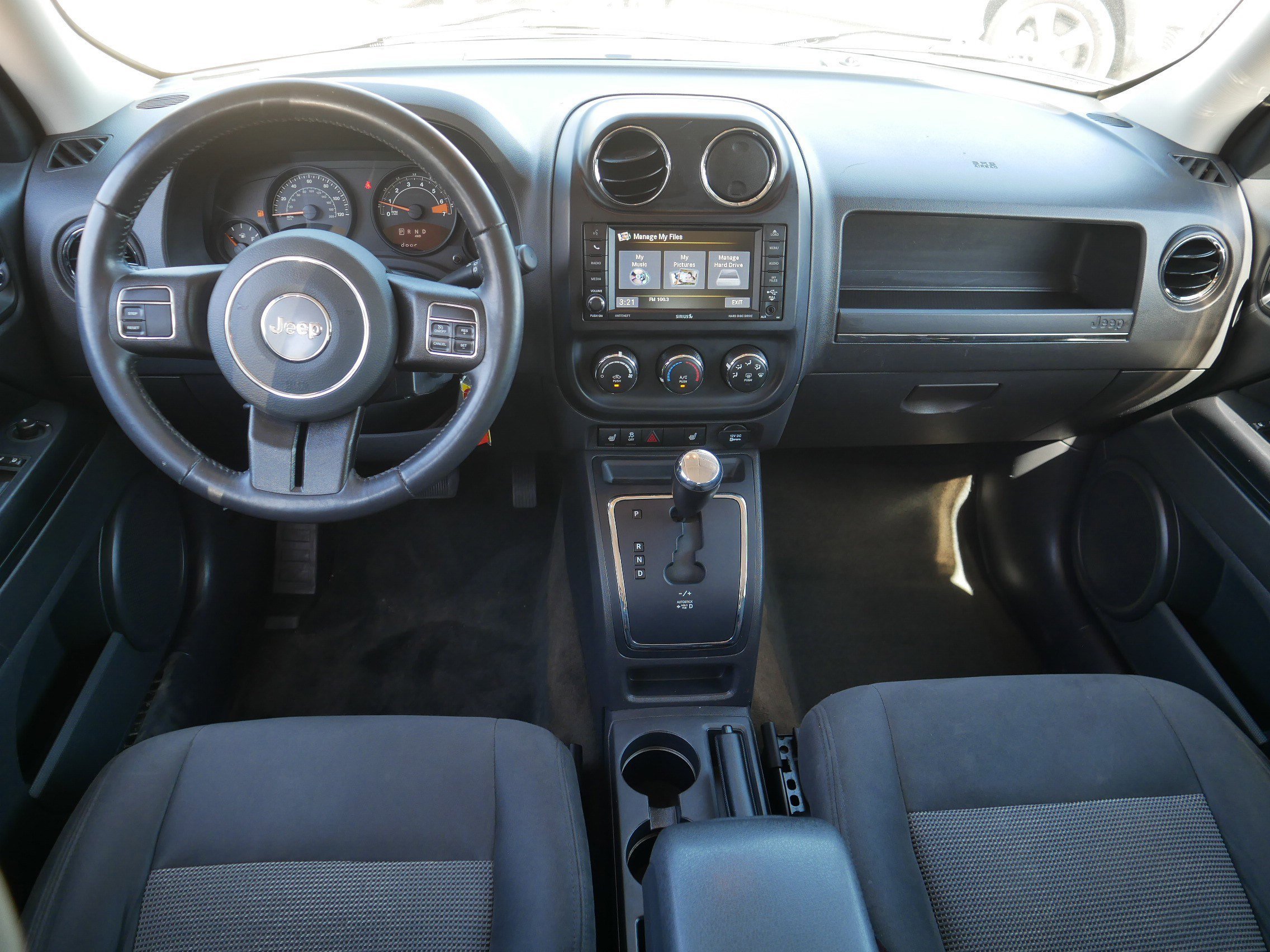 Used 2017 Mojave Sand Clearcoat Jeep Latitude image 37