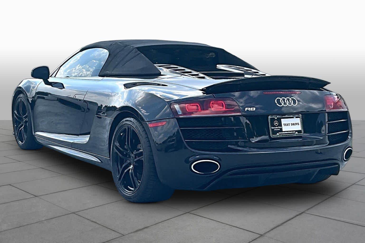 Used 2011 Phantom Black Pearl Audi 5.2L image 10