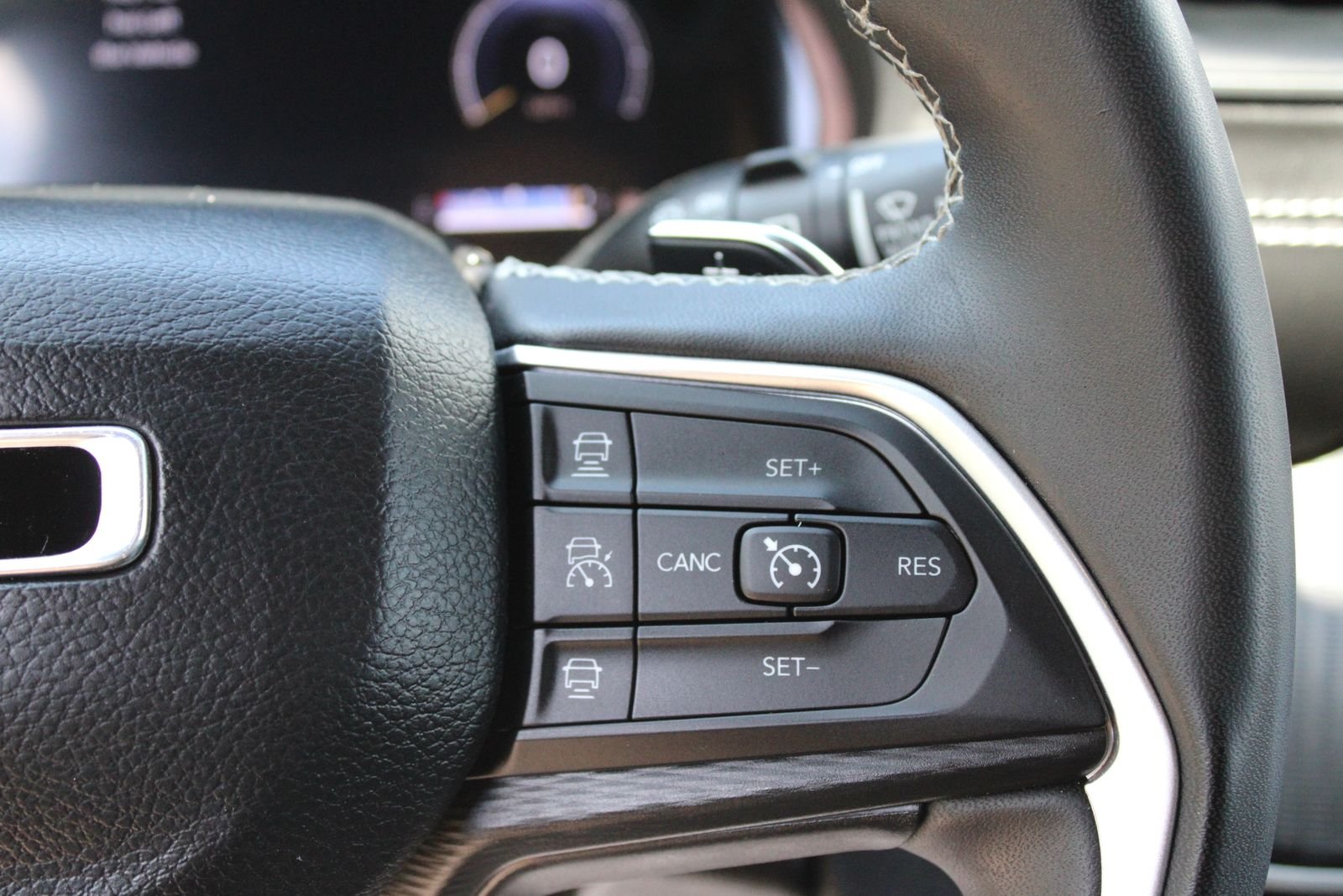 Used 2024 Gray Jeep Altitude image 32