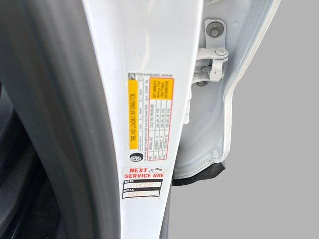 Used 2025 Summit White Chevrolet LT image 25