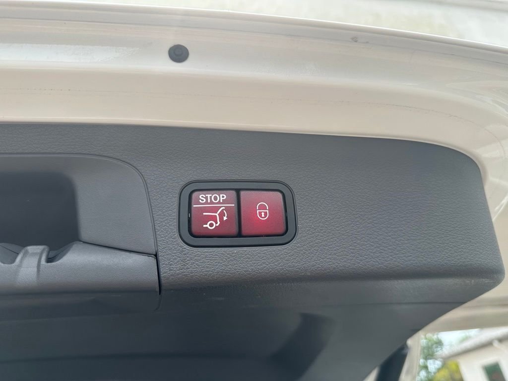 Used 2020  Mercedes-Benz GLS 450 image 32