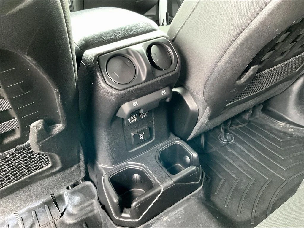 Certified Used 2019 White Jeep Unlimited Rubicon image 10