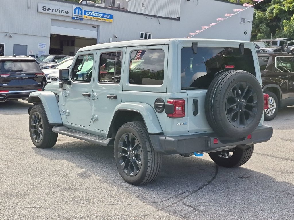 Used 2024 Gray Jeep Sahara 4xe image 9