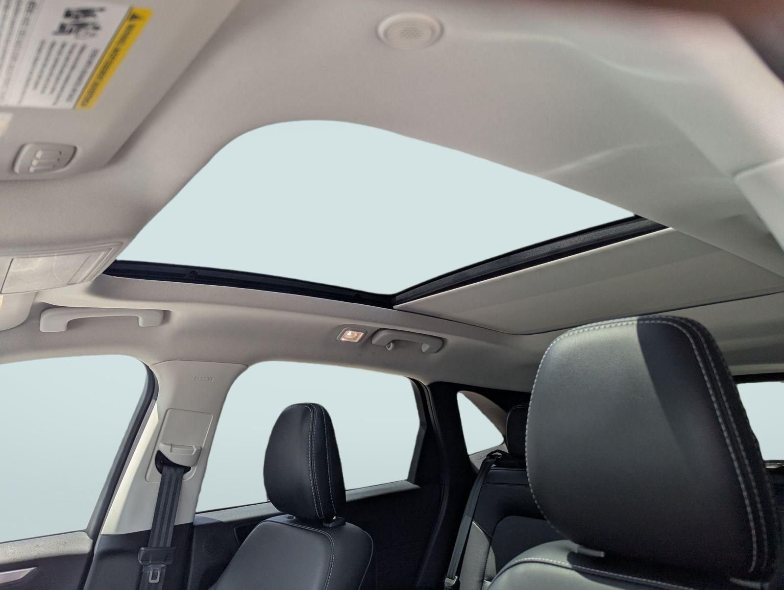 Used 2021 White Ford Titanium image 20