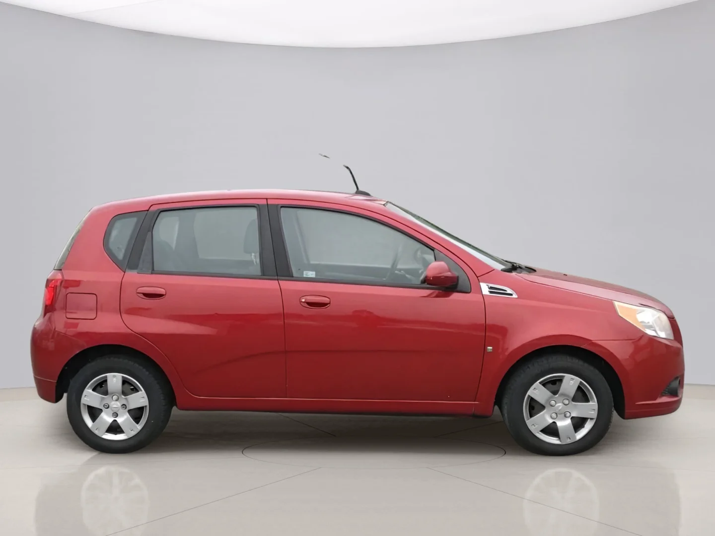 Used 2009 Red Chevrolet AVEO5 LT image 9