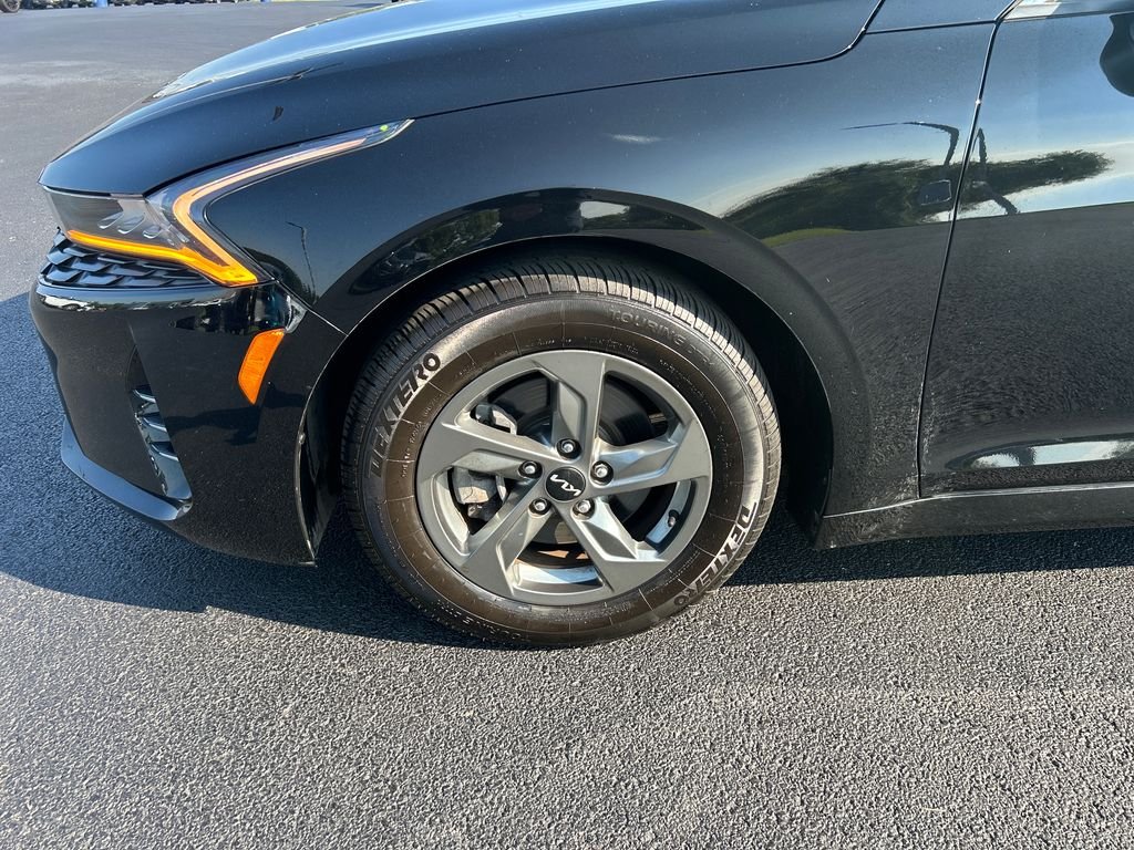 Used 2022 Black Kia LXS image 10